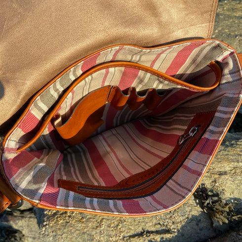 The Floto Siena leather shoulder sling bag is a men's messenger bag that is handcrafted in Italy. This is the Siena Field Bag in Olive Honey Brown - beach 4